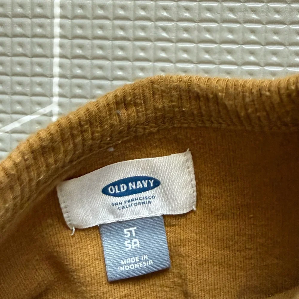 Old Navy|Baby boy/toddler Kids set,Mustard Long Sleeve Top w Chambray Shorts•5T